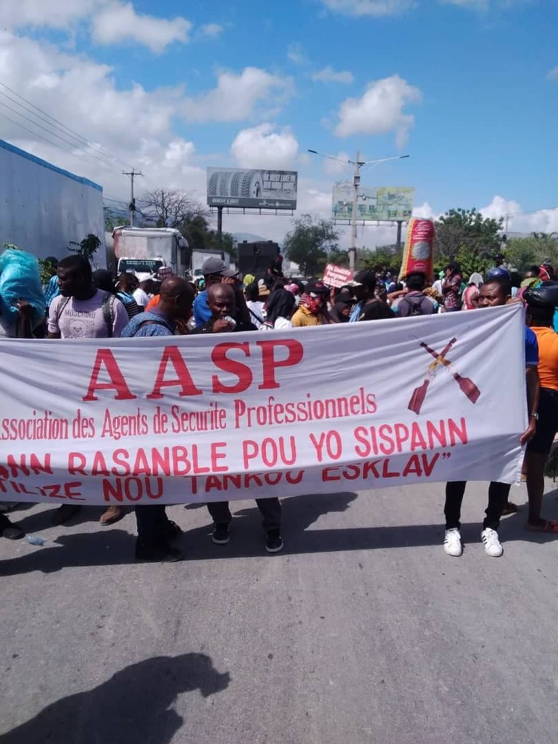 Banderole de l'AASP lors d'une marche